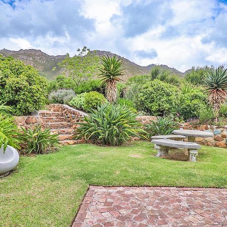 Apricot Gardens Guesthouse Gordonsbaai Buitenkant foto