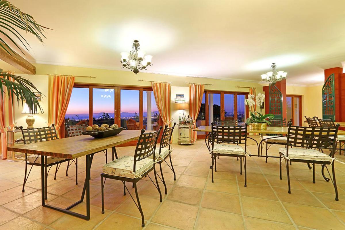 Apricot Gardens Guesthouse Gordonsbaai Buitenkant foto
