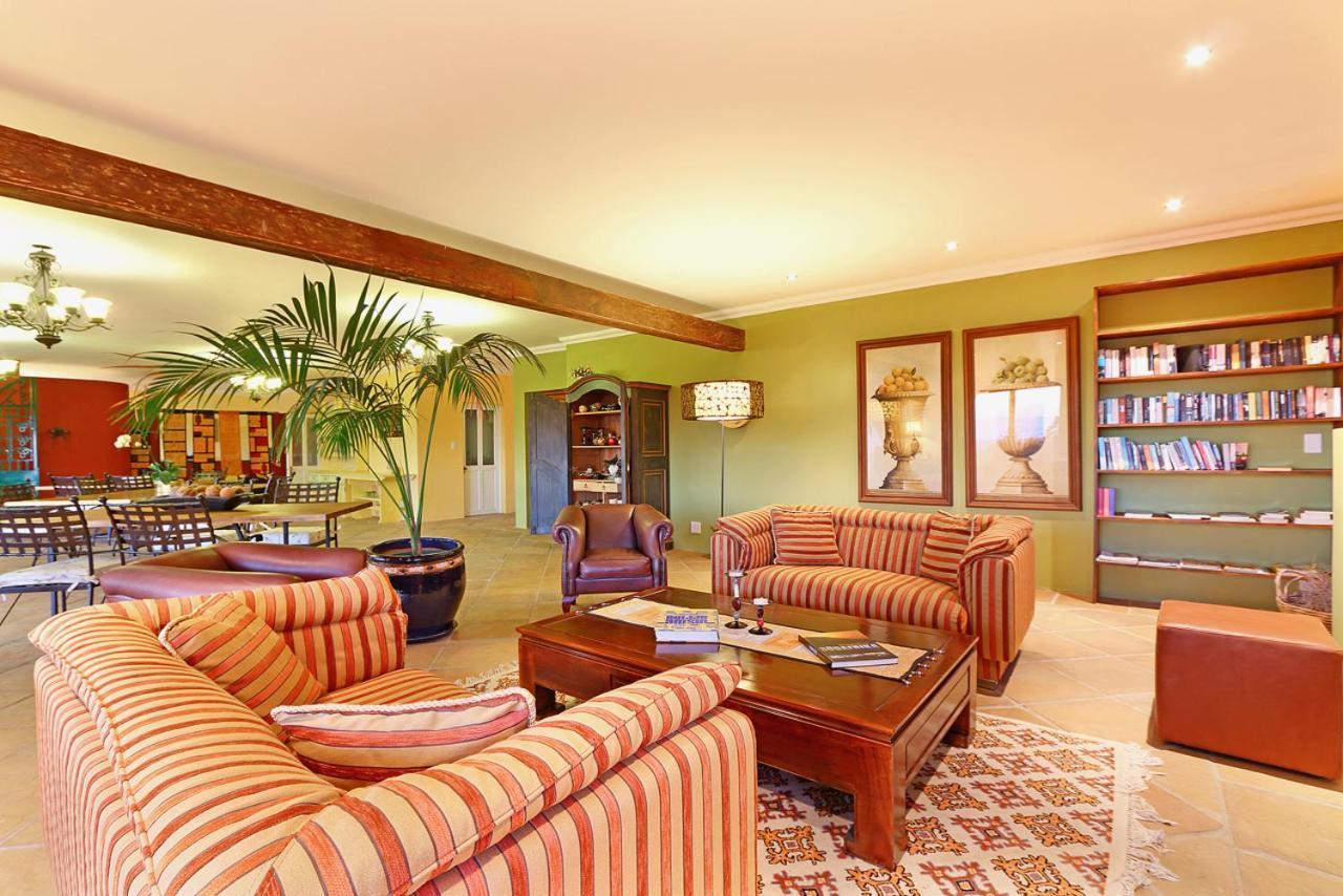 Apricot Gardens Guesthouse Gordonsbaai Buitenkant foto