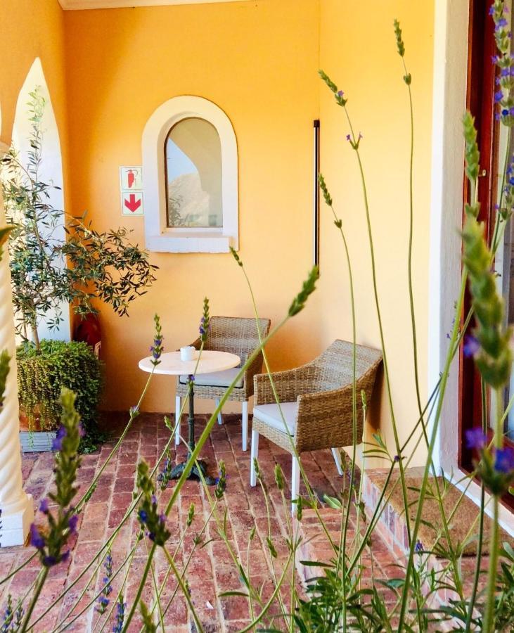 Apricot Gardens Guesthouse Gordonsbaai Buitenkant foto