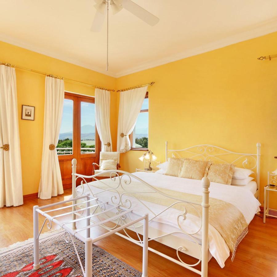 Apricot Gardens Guesthouse Gordonsbaai Buitenkant foto