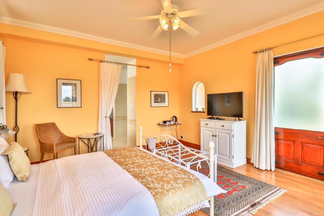 Apricot Gardens Guesthouse Gordonsbaai Buitenkant foto