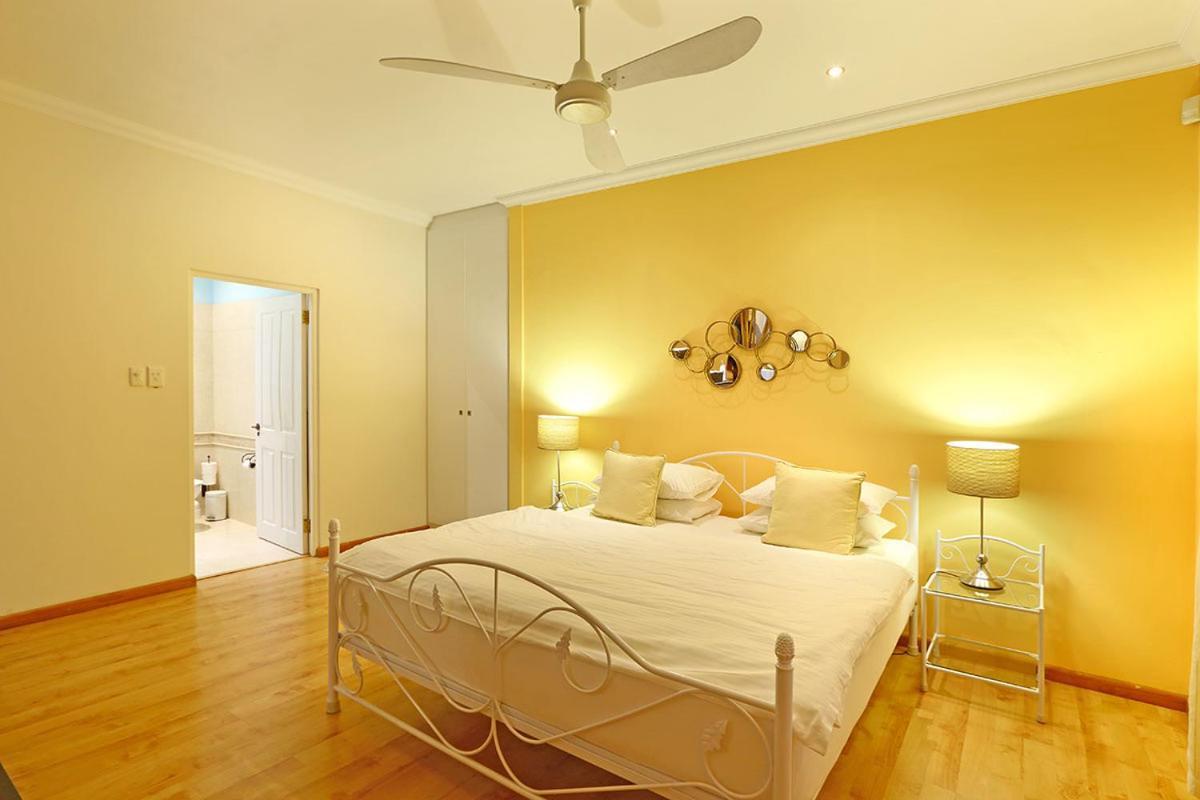 Apricot Gardens Guesthouse Gordonsbaai Buitenkant foto