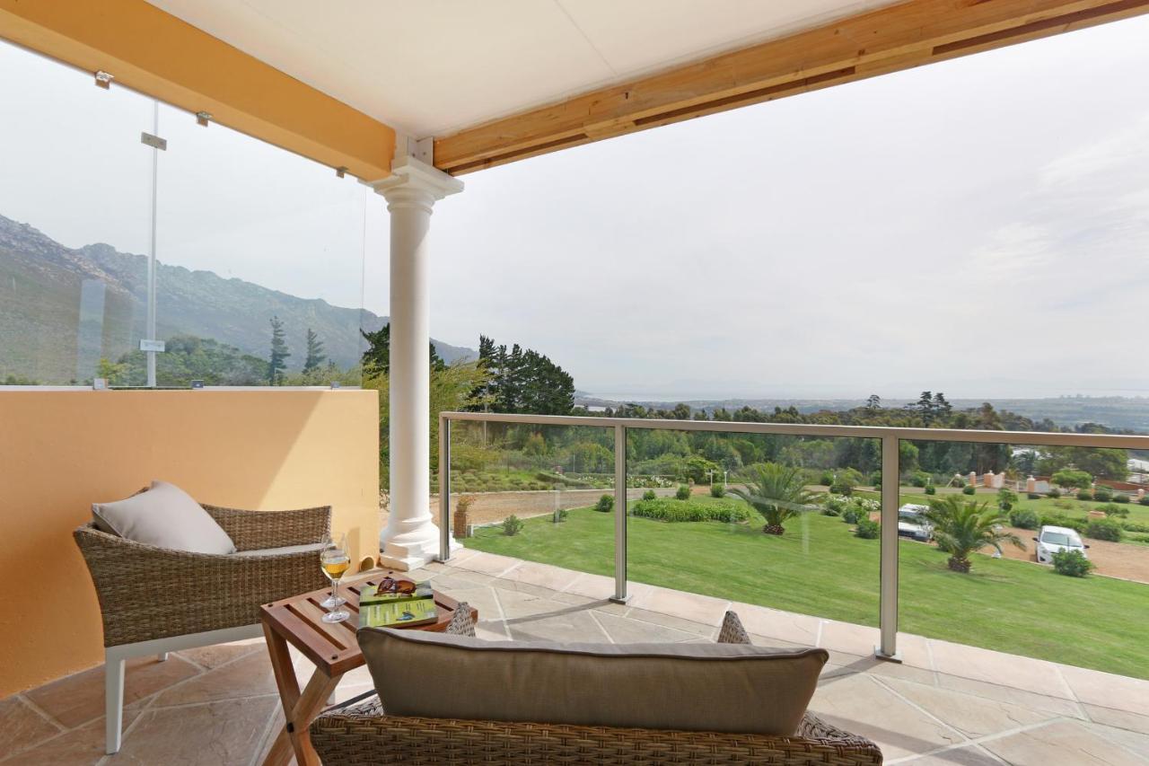 Apricot Gardens Guesthouse Gordonsbaai Buitenkant foto