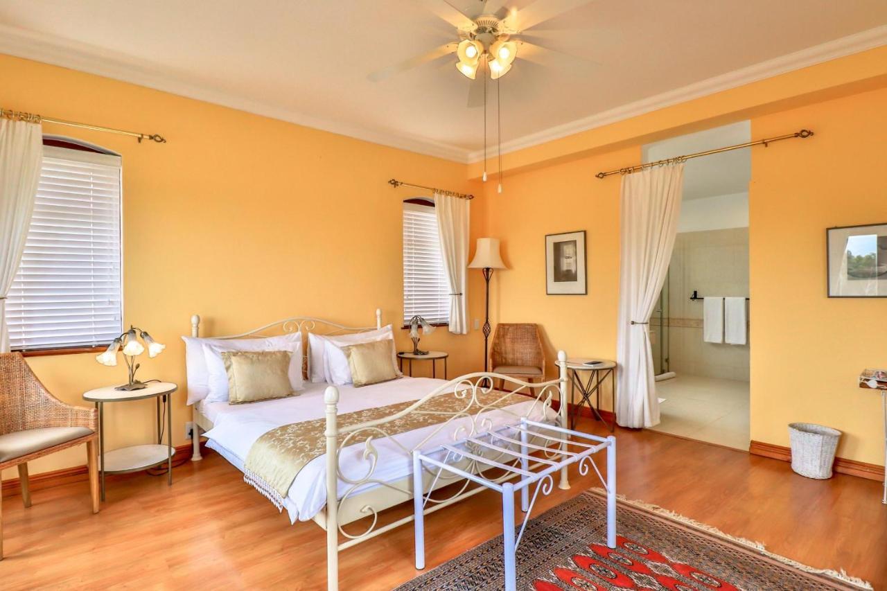 Apricot Gardens Guesthouse Gordonsbaai Buitenkant foto