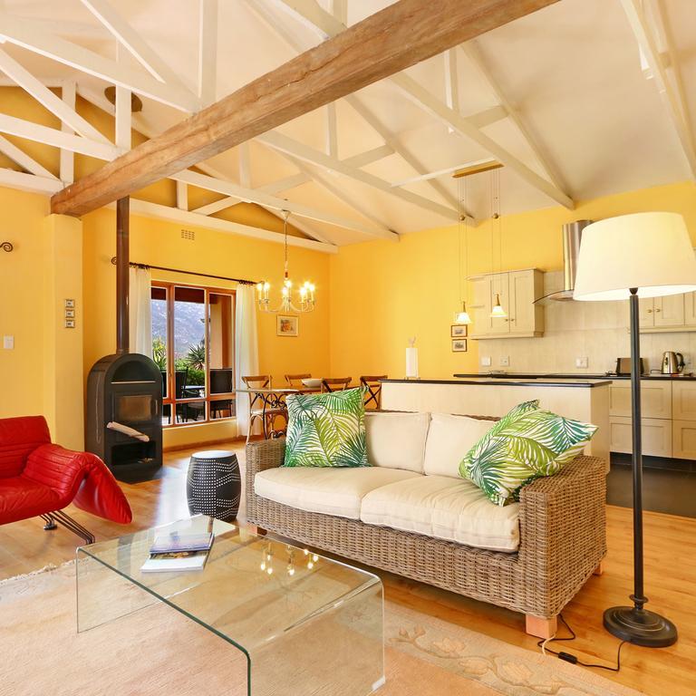 Apricot Gardens Guesthouse Gordonsbaai Buitenkant foto
