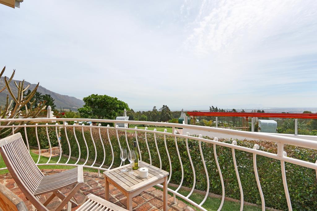 Apricot Gardens Guesthouse Gordonsbaai Buitenkant foto