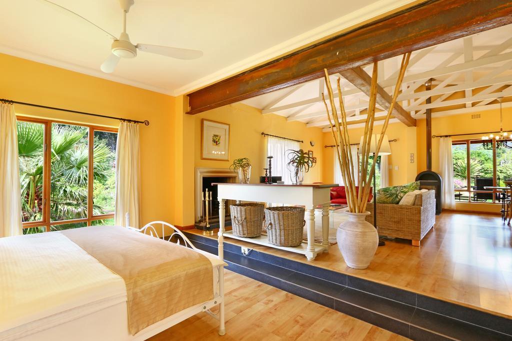Apricot Gardens Guesthouse Gordonsbaai Buitenkant foto