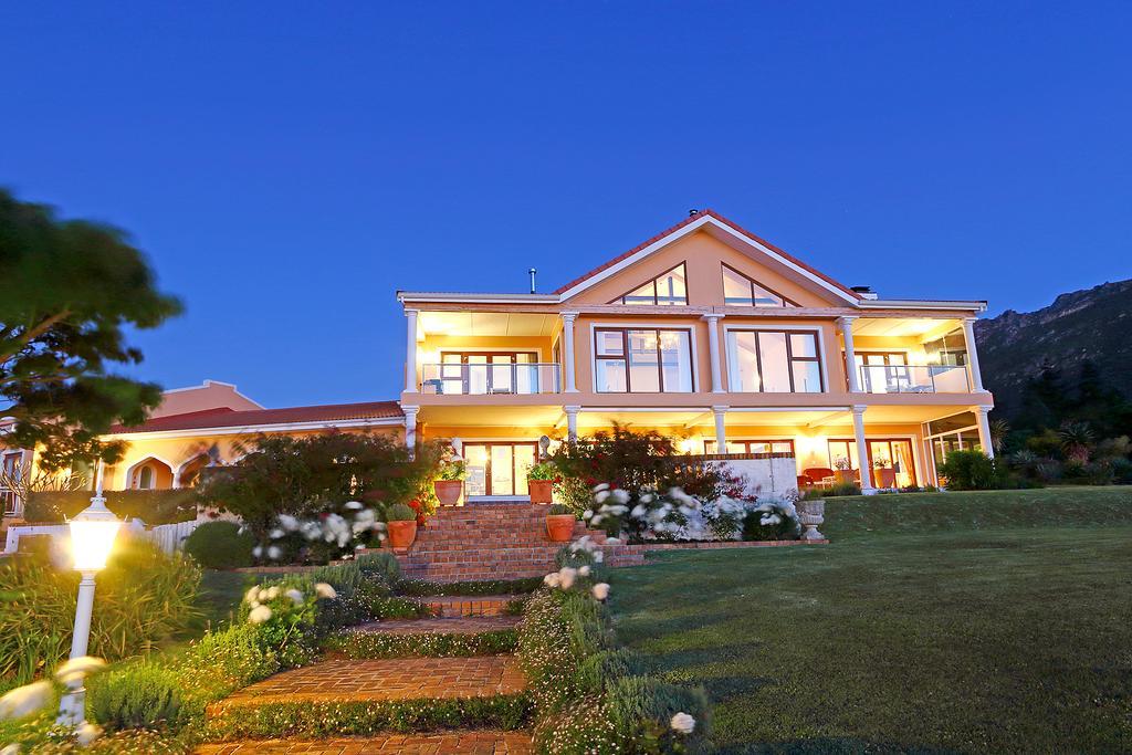 Apricot Gardens Guesthouse Gordonsbaai Buitenkant foto
