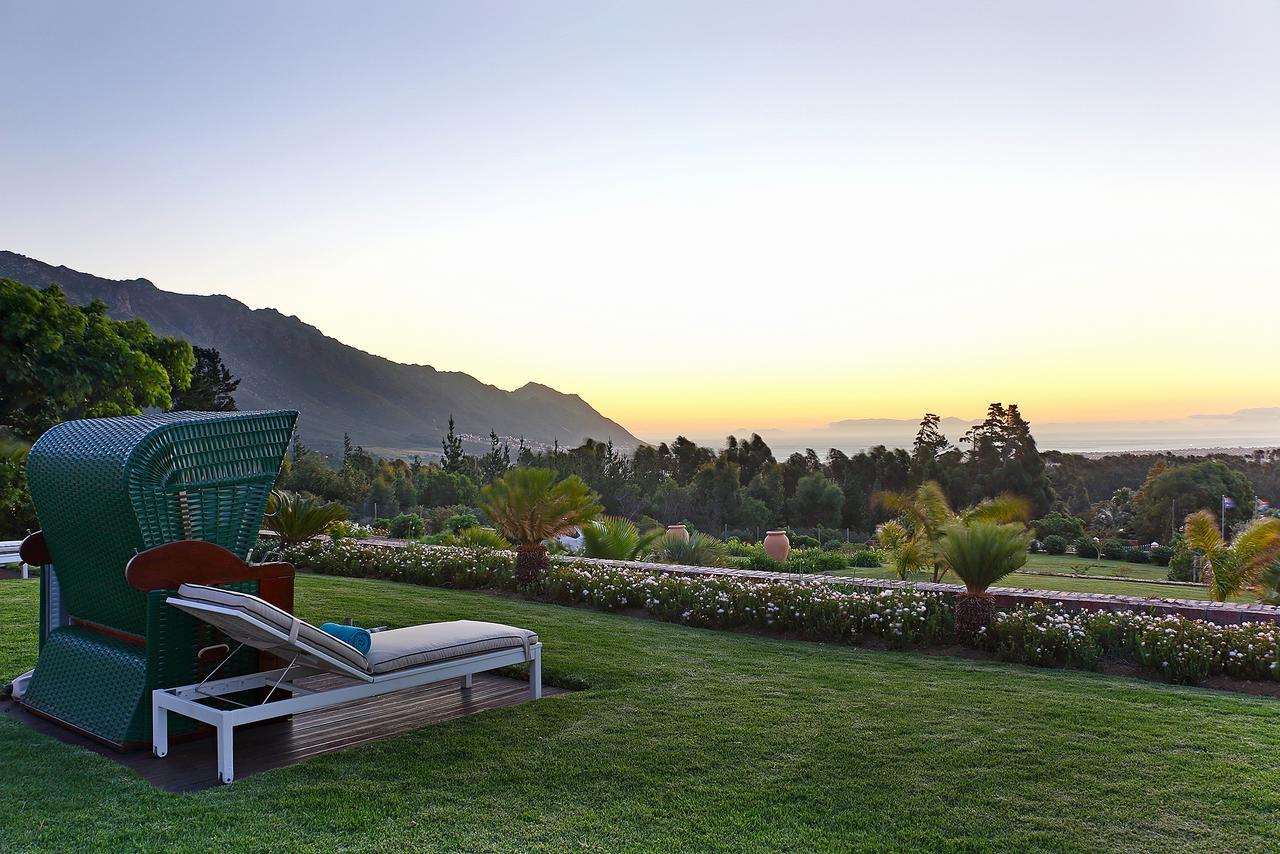 Apricot Gardens Guesthouse Gordonsbaai Buitenkant foto